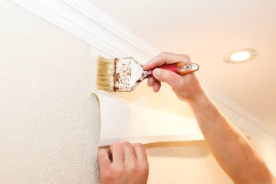 Pose de papier peint à Oletta — revêtements muraux et toiles de verre